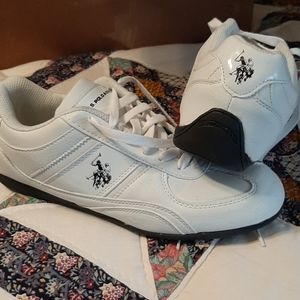 U.S. POLO ASSN women white tennis shoes size 9M
